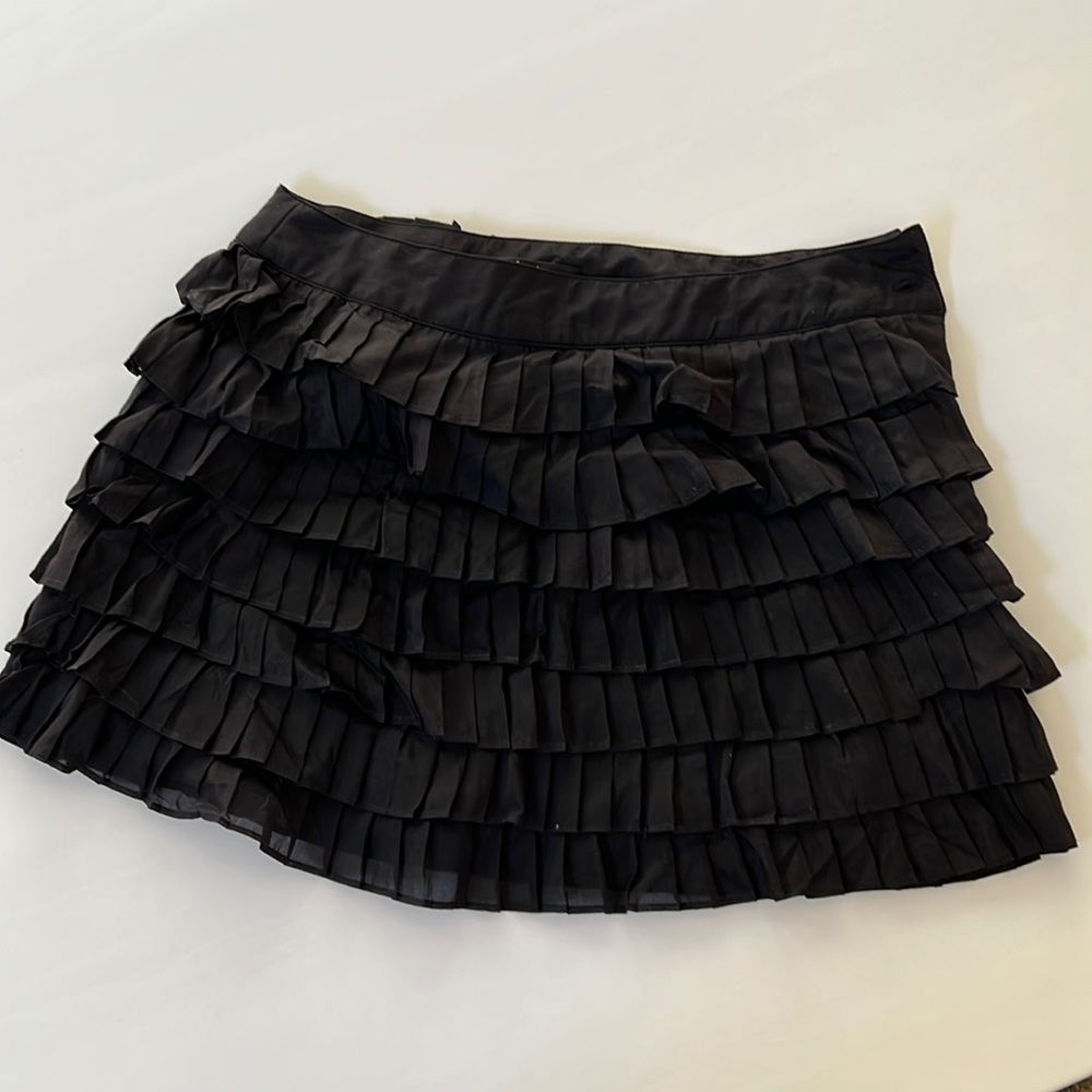 Frilly pleated mini skirt w/ side zip (Small) 13” long